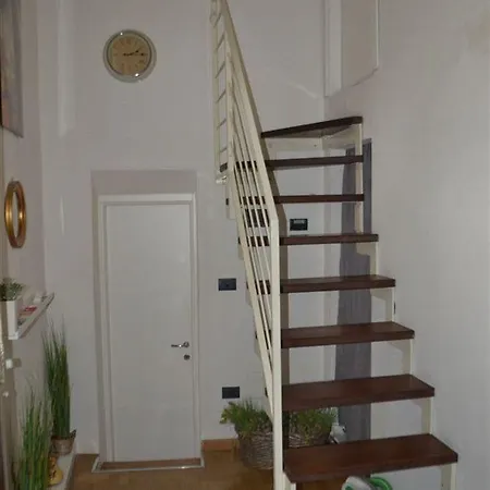 B&B And Home La Piazzetta Della Pioggia Guest house
